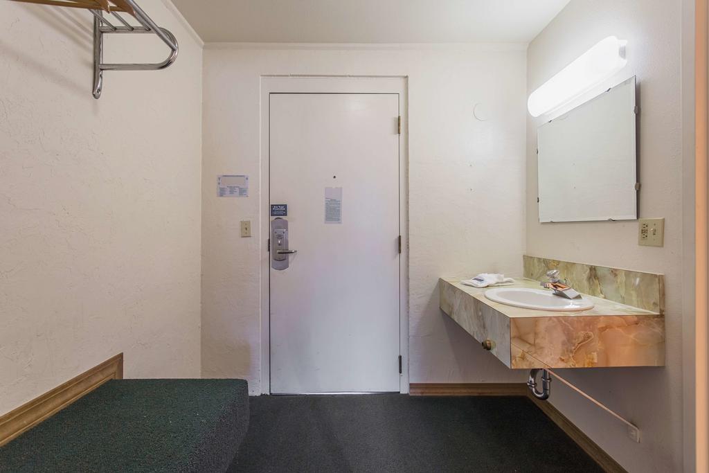 Budget Inn Missoula East Exteriör bild